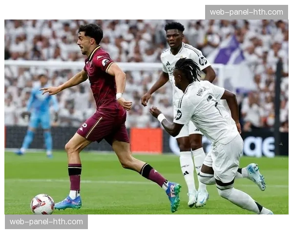 现场观察：乌迪内斯比赛中段变阵三后卫，成功扭转局势